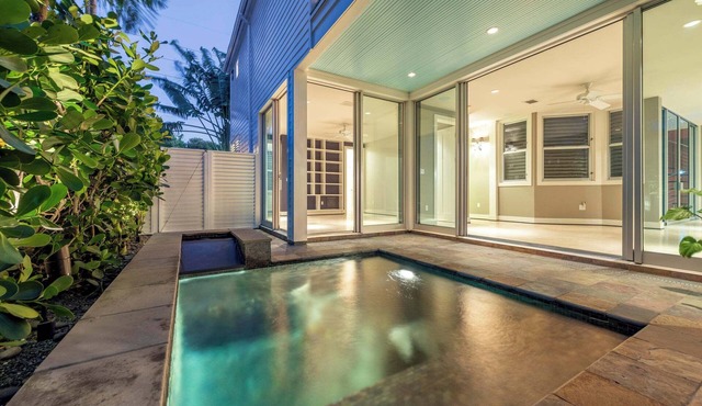 Zen Villa - A Luxurious 3-bedroom Sanctuary with WiFi & a Pool in Old Key West