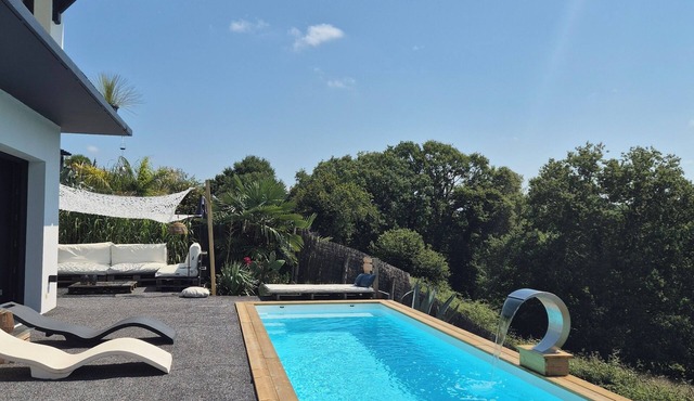 Zen with heated pool, sauna & Jacuzzi between Biarritz & Hossegor