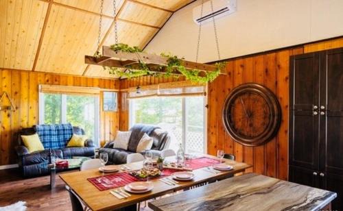 Zenitude 2, Beachfront chalet, hot tub,Lac Simonet