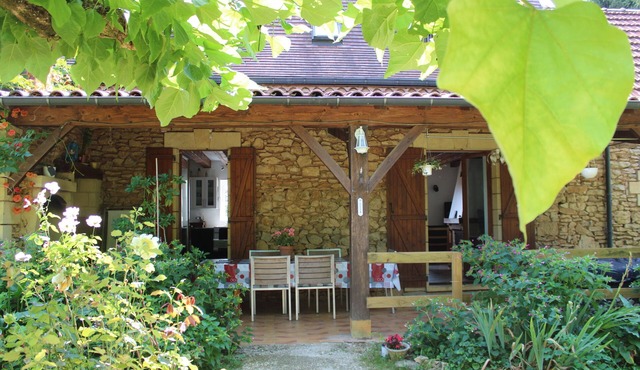 Zénitude Holiday Home in Meyrals with Private Garden, Summer Jacuzzi and Wi-Fi