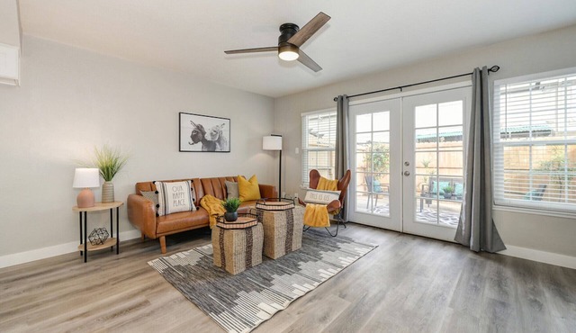 ZenNest Townhome Close toRoseville SacDowntown Hospitals Pool&Fenced PatioGarden