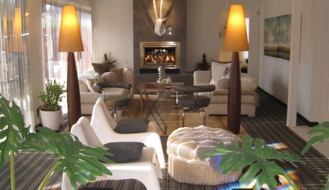 Zentierra~ Great Location! Mid Century Home! Quiet, Clean, and a Putting Green!