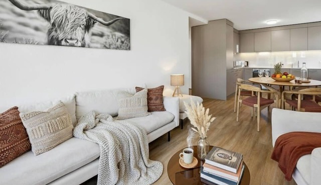Zentrale Wohnung in Zürich Oerlikon! (302)