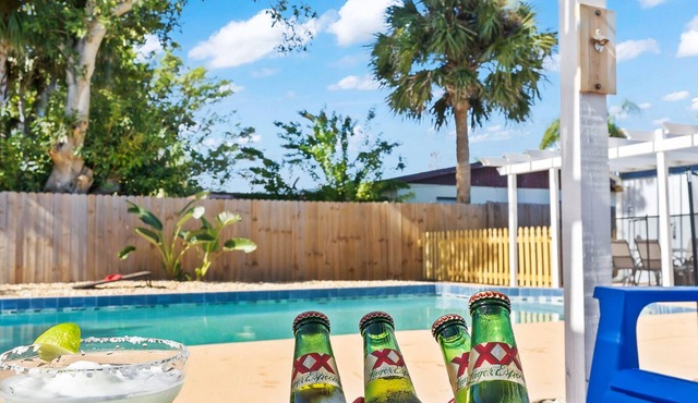 Zenzone~spa~by the beach~heated pool~hot tub-spacious & updated inside