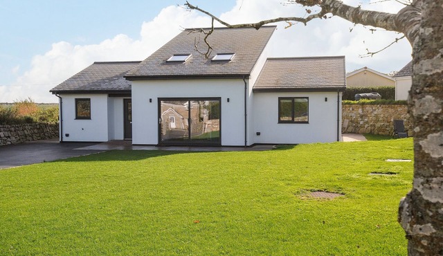 ZEPHYR, family friendly, with a garden in Gweek