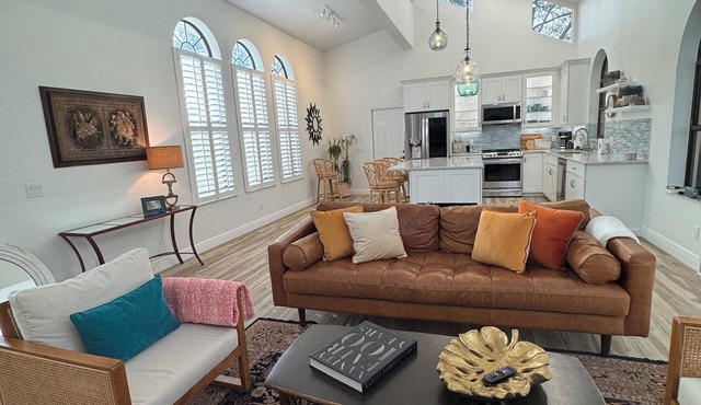 Zephyr House in Zeus Park - Walk to Beach & Dining, Game Room, Screen Patio Boho