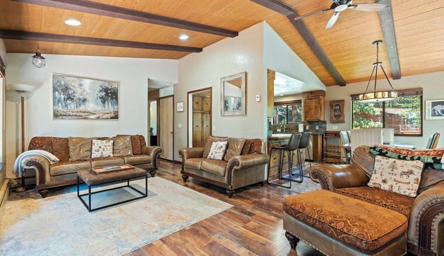 Zephyr's Whisper! Lake Views, Hot Tub, King Beds