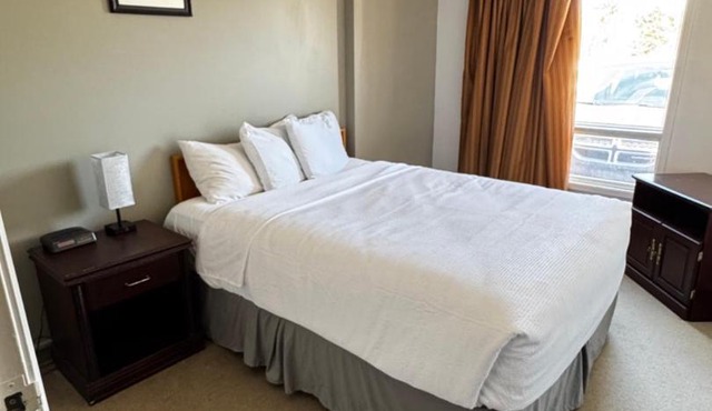 Zero - 100 Motor Inn