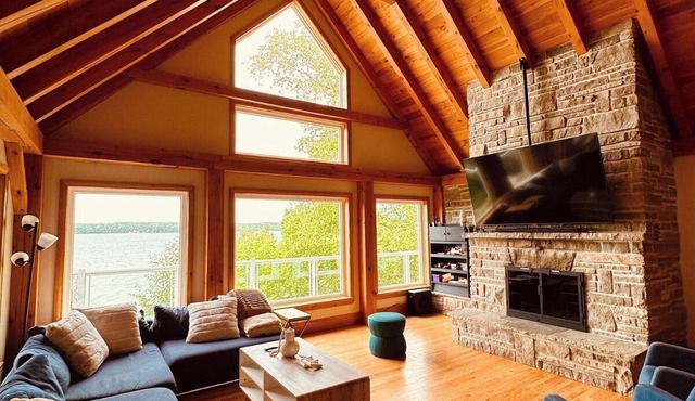Zeta's Beachfront Cottage on Georgian Bay