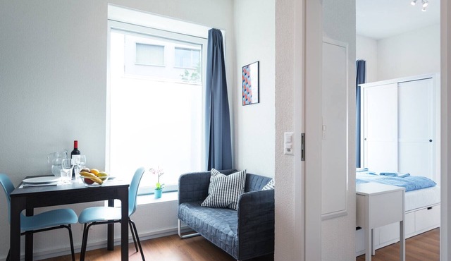 ZH Jaguar - Altstetten HITrental Apartment