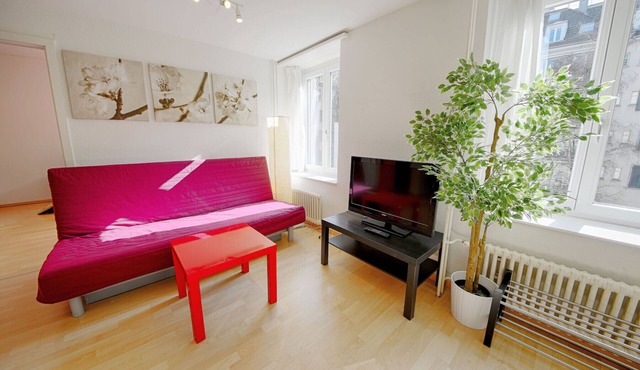 ZH Keita - Stauffacher HITrental Apartment
