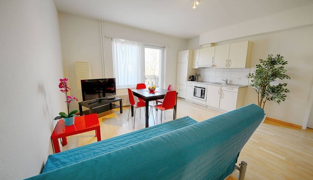 ZH Kuenzli - Stauffacher HITrental Apartment