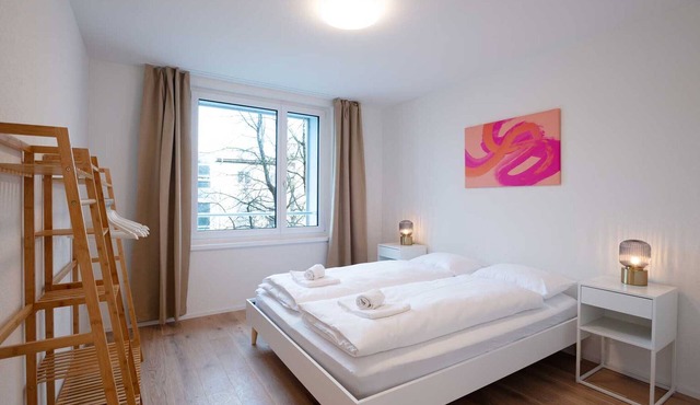 ZH Pink GF - Letzigrund HITrental Apartment