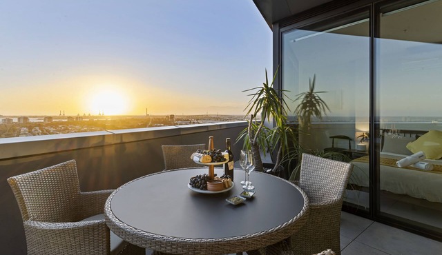 Zi apartments - Balcony, Bayview, Sauna, Steam Room & Pool