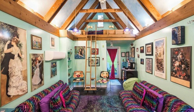 Zilker's Peaceful Haven-Fun, Funky, and Colorful