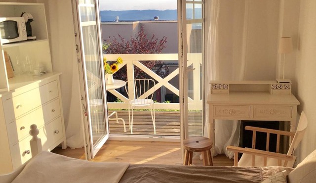 Zimmer mit Bad und Balkon