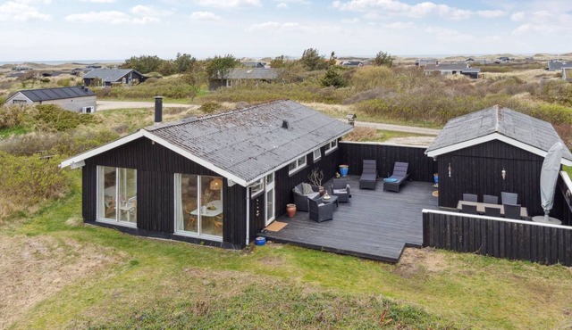 "Zina" - 600m from the sea by Interhome