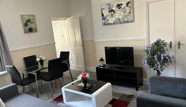 Zinoc Delight, free parking, at City centre, close to the sea & lovely places