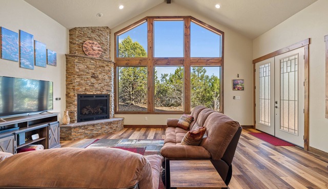 Zion Cabin Retreat - Luxury and Nature in uncrowded East Zion. 3 en-suite Kings