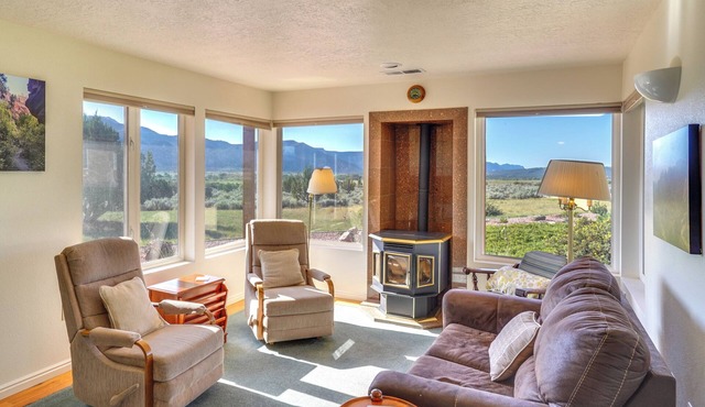 Zion Mountain Guest House w/Canyon Vistas!