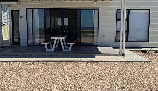 Zion on Yorkes-2 bedroom downstairs unit - Off peak special!