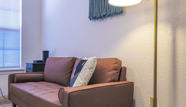 Zion Place - Great Location! 2bedroom & 1 Bathroom Apartment