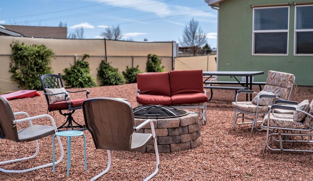 Zionab #A- Great backyard w/firepit, comfortable home
