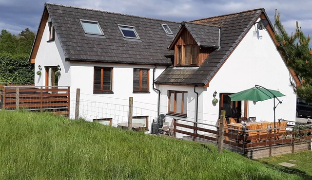 Zippity-Do-Da House, 4 Bedroom, 4 Bathroom, Cinema Room and Hot Tub.