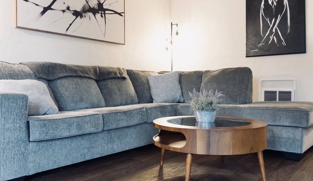 Zodiac Retreat- astrology- themed, pool & sauna