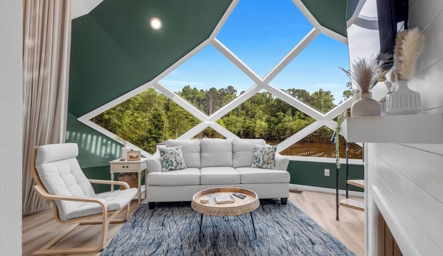 Zome of the Stars: Lakefront, Spa Tub, Star Ceiling, Firepit, Dock, Kayaks