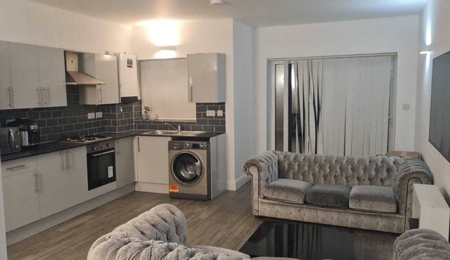 Zone 3 flat with parking and garden