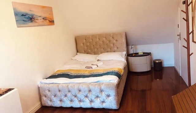 Zone1 House Sleeps 8 - 2 Mins to Station - Pets Ok