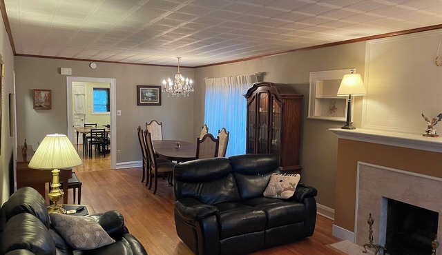 Zoo Holiday Retreat beautiful home with parking, near train into Chicago.