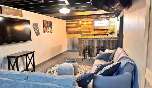 Zoo/UTMC/DT Toledo, dogs okay, cozy safe & clean