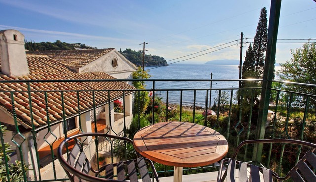 Zoulis Andonis: Village apartment very close to Kalami beach, really spacious for four persons