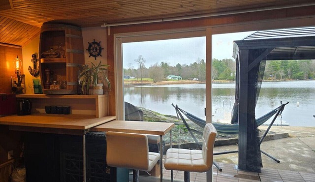 Zuka Boathouse with Wood-Burning Hot Tub and Sauna