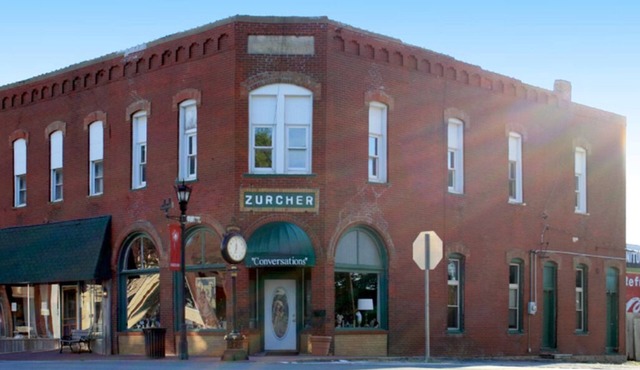 Zurcher on Main, Historic Apartment near Walt Disney Museum, Marceline MO