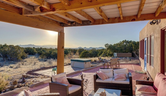 'Zuri House' Eclectic Santa Fe Rental w/Hot Tub