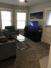 1-2 bedroom cottage apartment across from Lake Eola Downtown