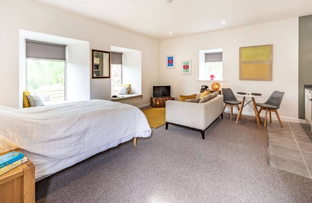 Accommodation Crookham 