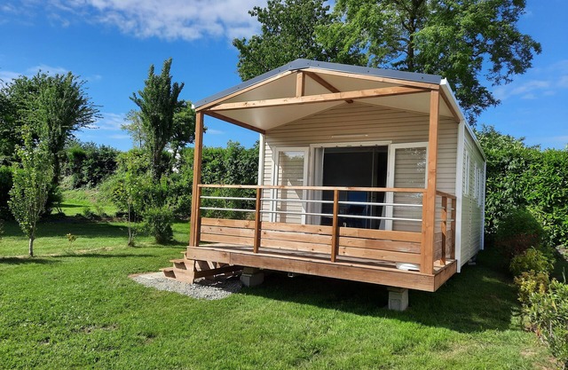 Camping Les Canvas Bungalow 
