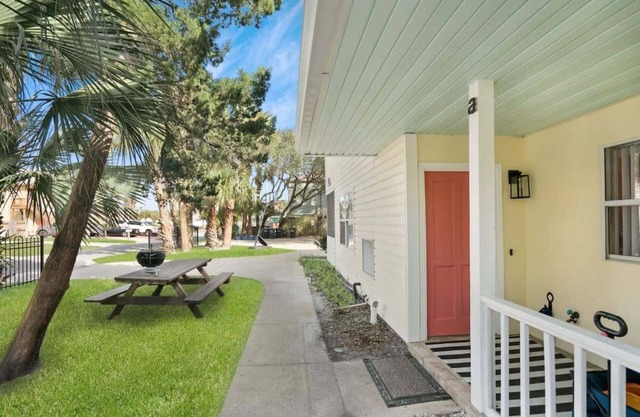 1 Block to Beach & A Street Apt with Patio/Parking
