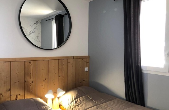 100m from resort center, floor -2, balcony, tv, ski locker, 28m², Peyragudes