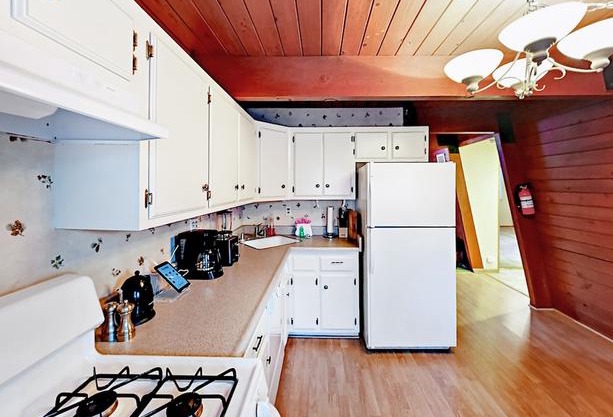 1027 Pine Mountain Drive Home 3 Bedrooms 2 5 Bathrooms Home