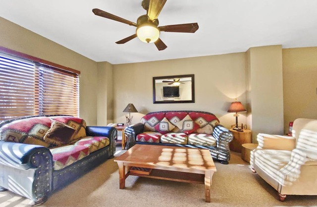 106 m² Condo ∙ 2 bedrooms ∙ 8 guests