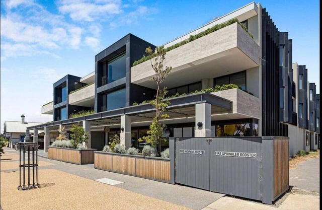 11ESP · What a spot! Perfect for that Mornington Getaway!