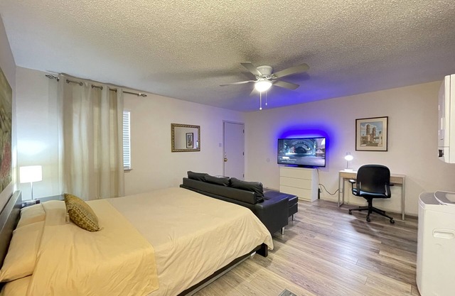 1326-#9 Comfy studio in downtown