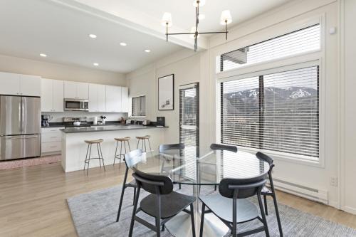 Chambertin Townhomes 
