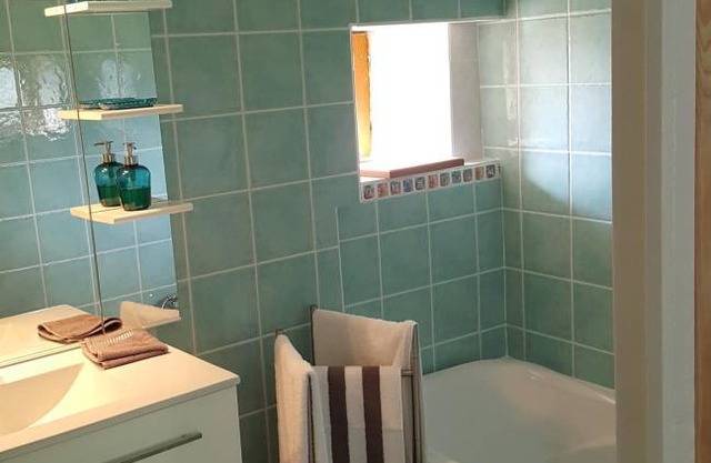 Holiday Shower Toilet 