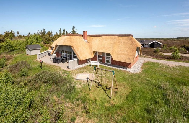 Holiday Romo Kongsmark 